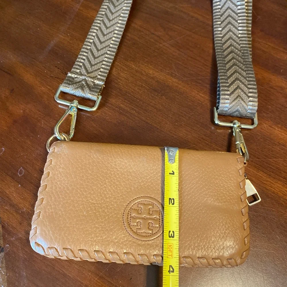 Tory Burch compact tory
